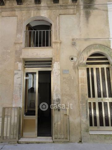 Casa bi/trifamiliare in residenziale in 