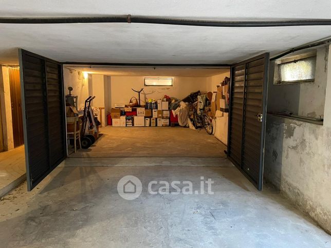 Box/posto auto in residenziale in Via Foce 13