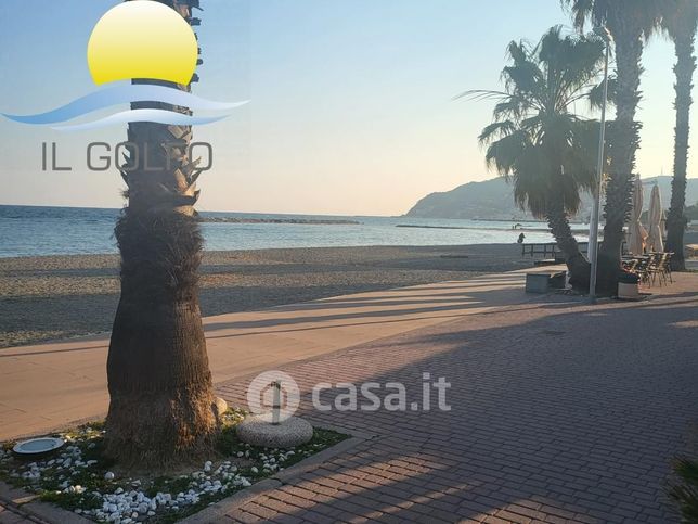 Attivitã /licenza (con o senza mura) in commerciale in Lungomare delle Nazioni 62
