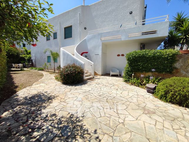 Casa indipendente in residenziale in Via dei Garofani 24