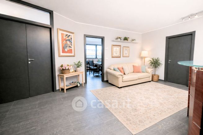 Ufficio in commerciale in Via Gaetano de Castillia