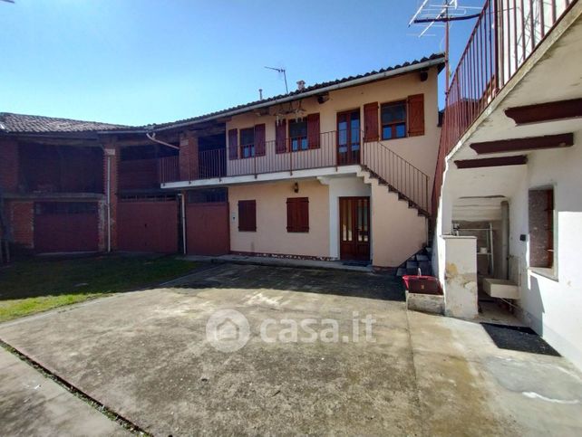 Casa bi/trifamiliare in residenziale in 
