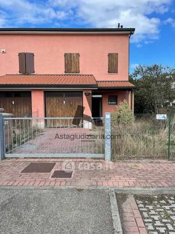 Villetta a schiera in residenziale in Via dell'Ulivo 28