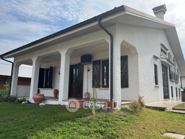 Villa in residenziale in Via A. De Gasperi 6