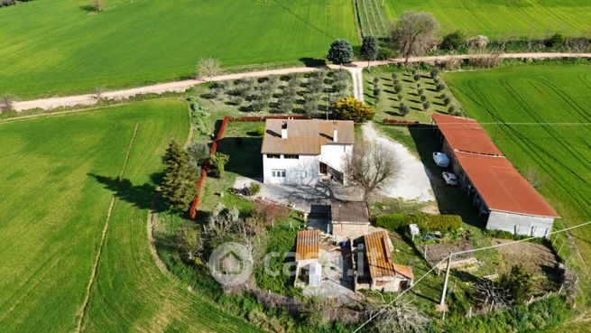 Rustico/casale in residenziale in Viale Giulio Girotti 14