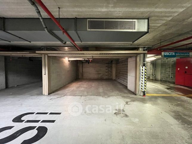 Garage/posto auto in residenziale in Viale IV Novembre