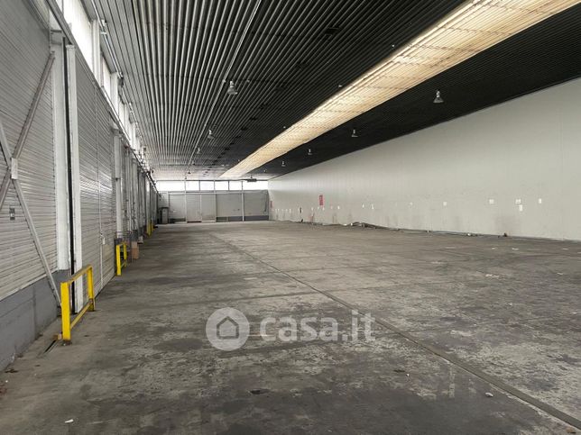 Capannone in commerciale in Via Boscofangone