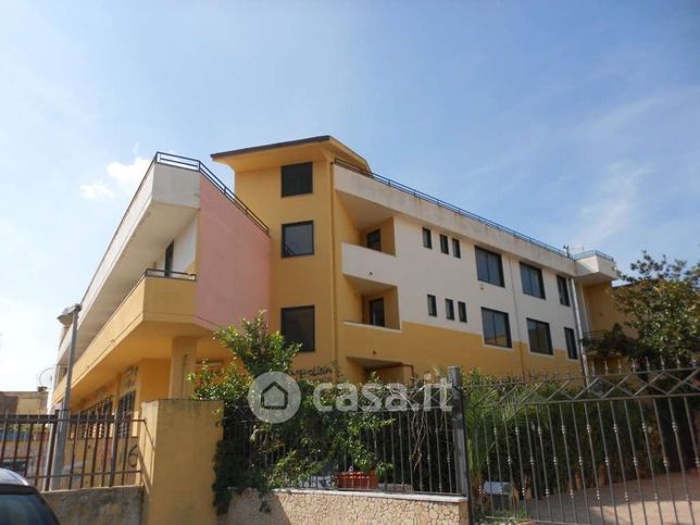 Ufficio in commerciale in Via Asti