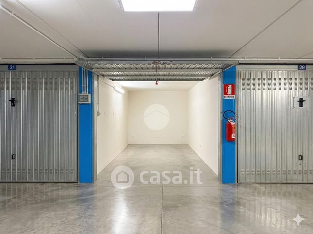 Box/posto auto in residenziale in Via Bonaventura Broggini 18