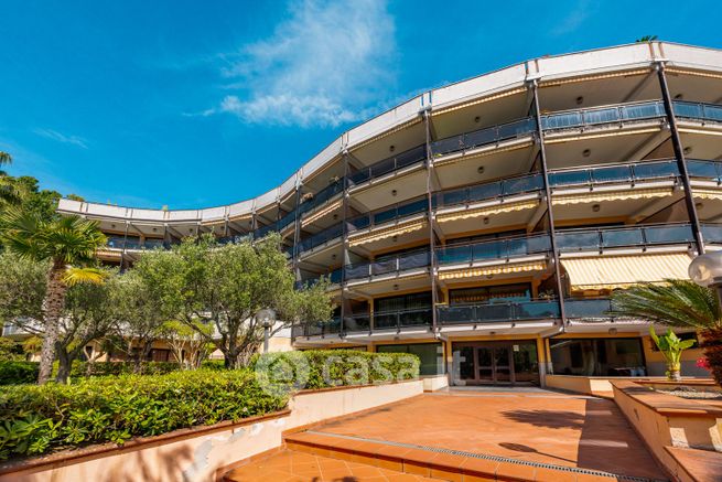 Appartamento in residenziale in Via G. B. Panizzi 26