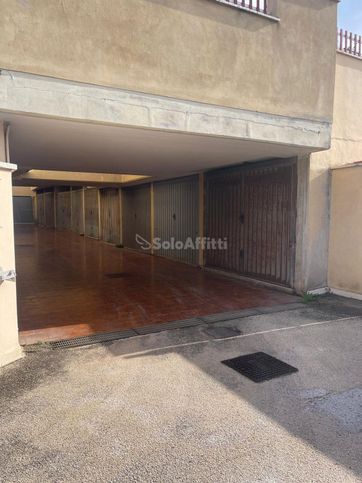 Garage/posto auto in residenziale in Via Partenope