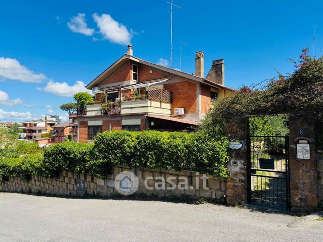 Villa in residenziale in Via Caresana 8
