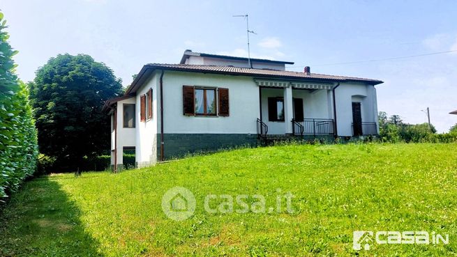Villa in residenziale in Via Cesare Battisti 12