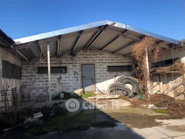 Capannone in commerciale in Strada gandine 24 24