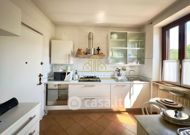 Casa bi/trifamiliare in residenziale in Strada Comunale Fornaci