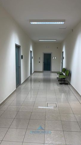 Ufficio in commerciale in 