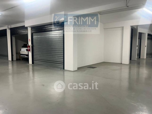 Box/posto auto in residenziale in Viale Somalia 243