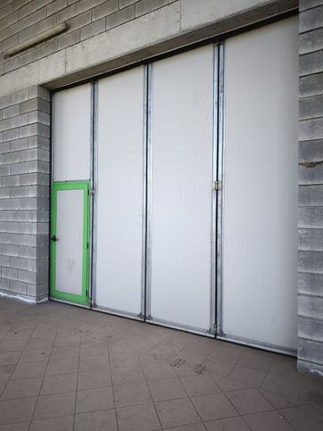 Capannone in commerciale in 