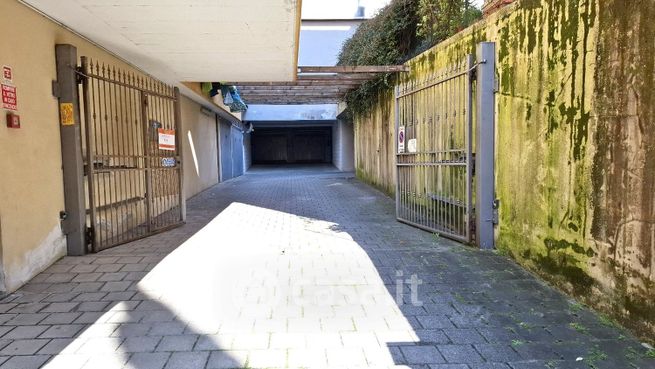 Box/posto auto in residenziale in Via dei Reggio 27 B
