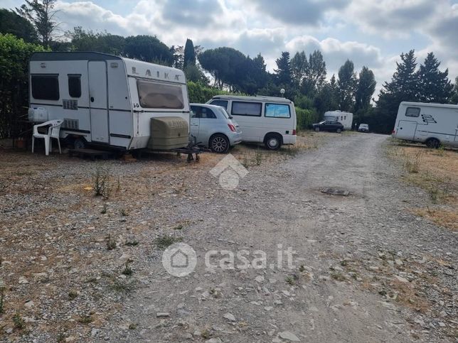 Garage/posto auto in residenziale in Via della Petraia 27