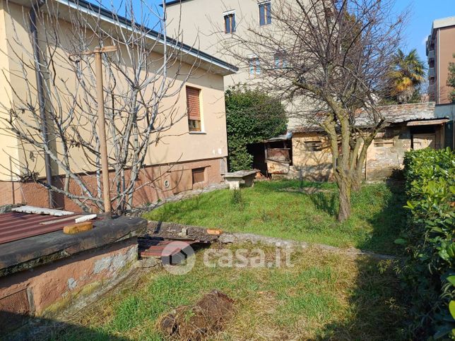 Casa indipendente in residenziale in Via Giacomo Zanella 8