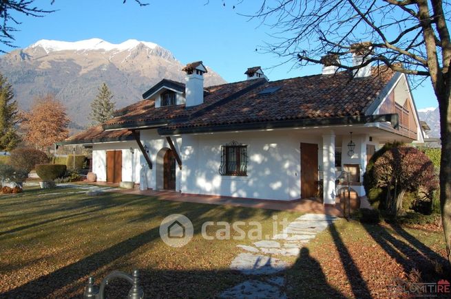 Villa in residenziale in 