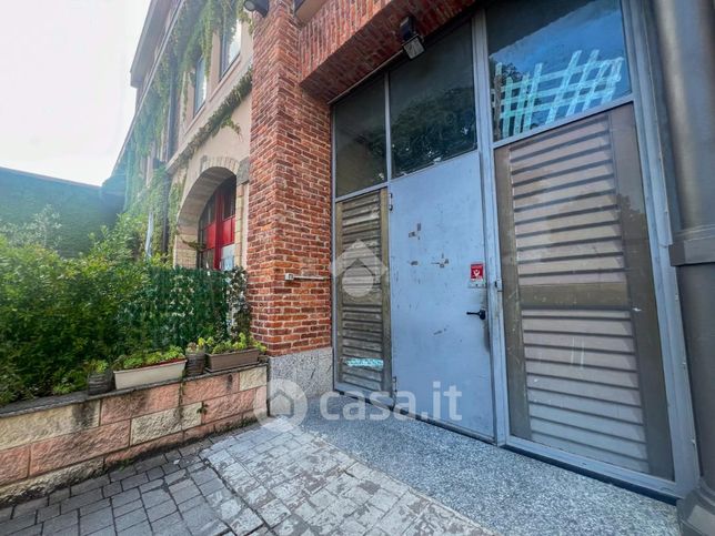 Capannone in commerciale in Via Milano 8
