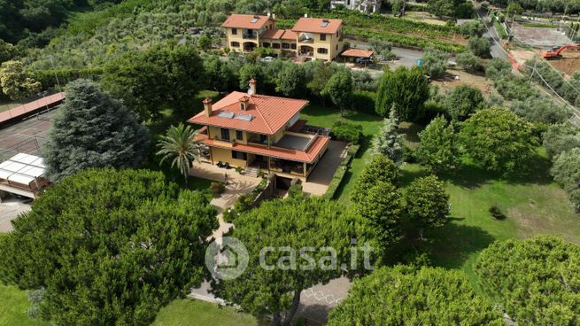 Villa in residenziale in Via della Faiola