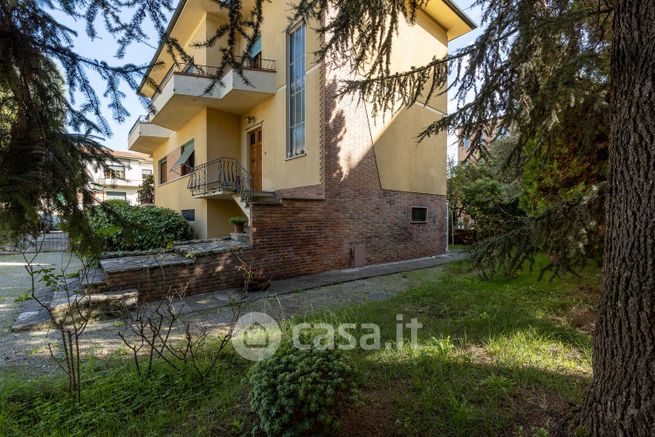 Casa bi/trifamiliare in residenziale in Via Grandi