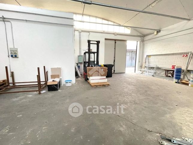 Capannone in commerciale in Via Luigi Pierobon 13
