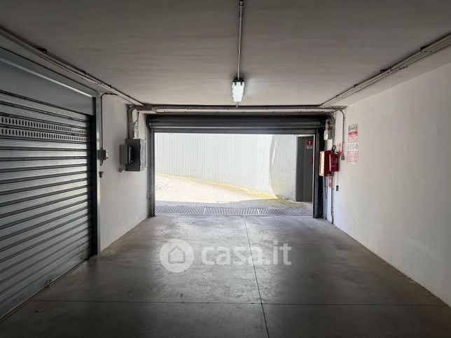Box/posto auto in residenziale in Via Caduti di Tutte le Guerre