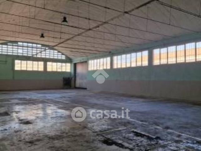 Capannone in commerciale in Via Lombardia 39