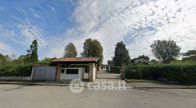 Villetta a schiera in residenziale in Via Carlo Emilio Aschieri 40