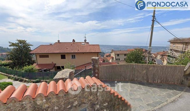 Casa bi/trifamiliare in residenziale in Via Canaldoro