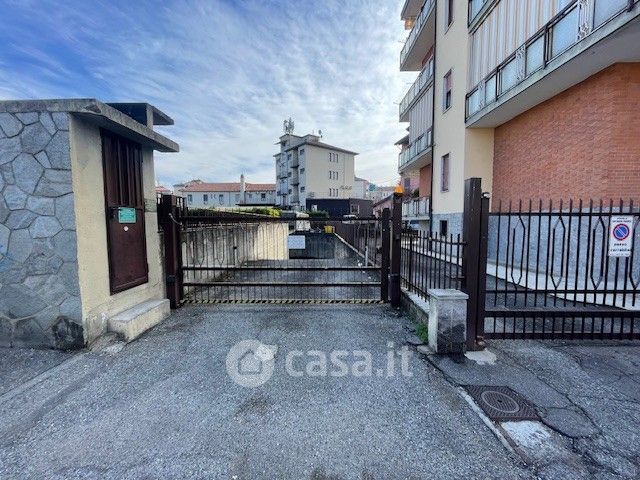 Box/posto auto in residenziale in Via Milano 6