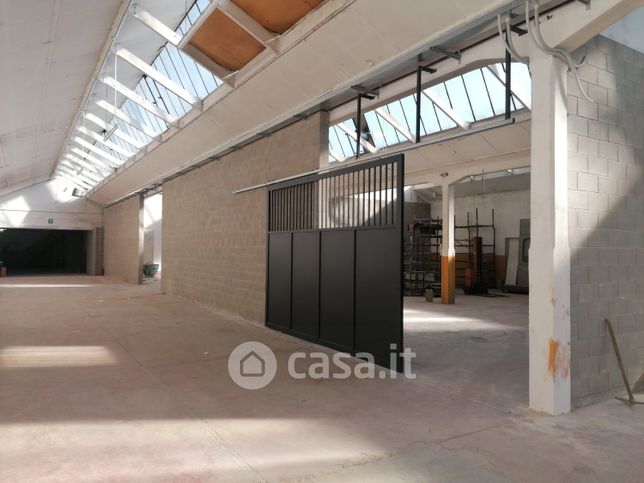 Capannone in commerciale in Via Piave 4
