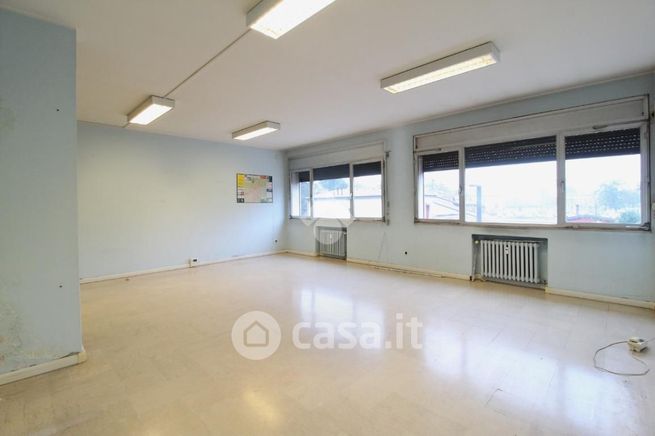 Ufficio in commerciale in Via Luigi Einaudi 74