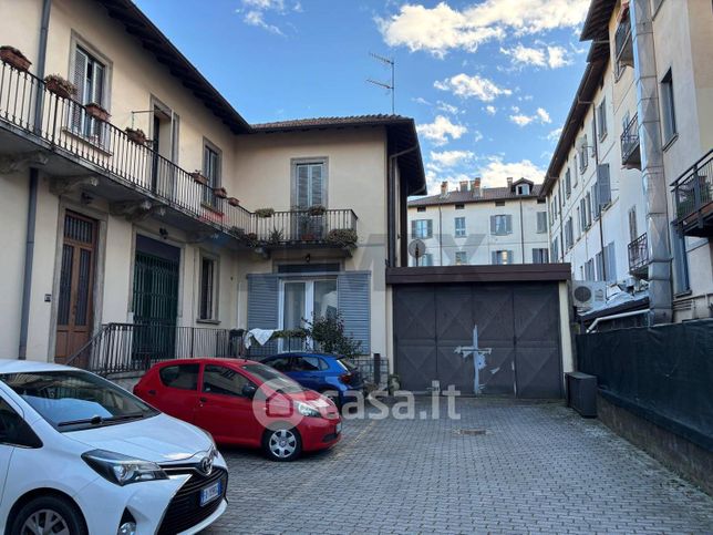 Box/posto auto in residenziale in Via Carlo Carcano 14 /A