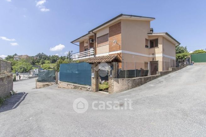 Appartamento in residenziale in Via Rianese 3