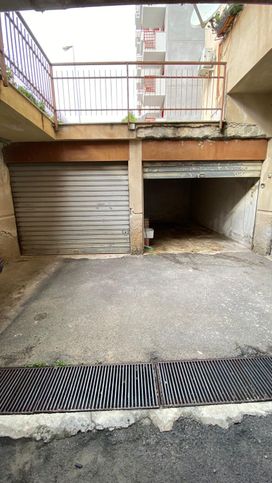 Box/posto auto in residenziale in Via Alberto Verdinois 15