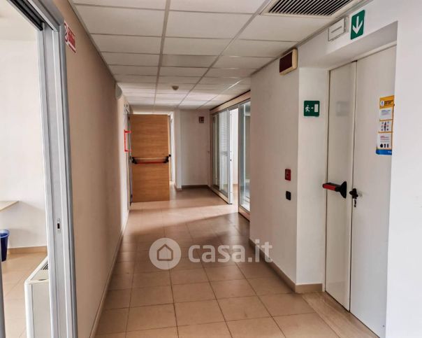 Ufficio in commerciale in Via del Mare