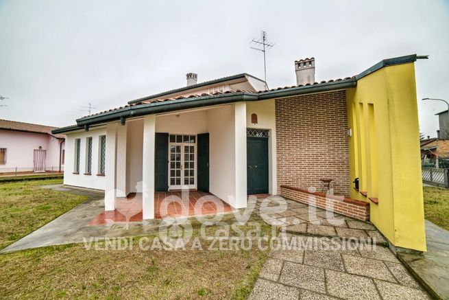 Casa indipendente in residenziale in Traversa Pirazzini 6