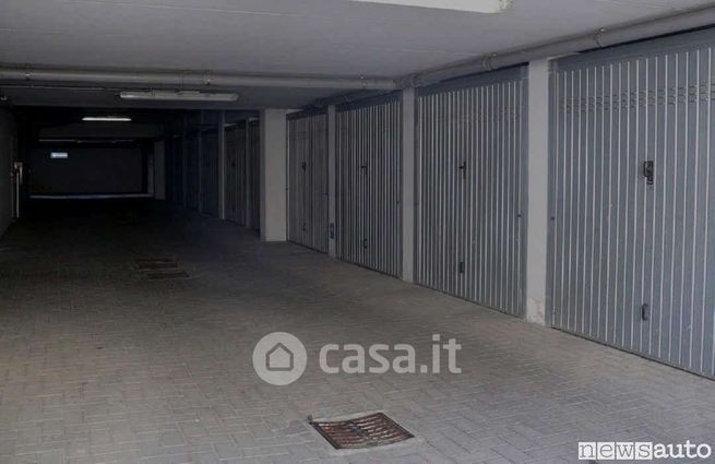 Box/posto auto in residenziale in Via John Fitzgerald Kennedy 102