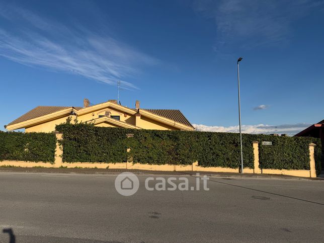 Casa bi/trifamiliare in residenziale in Viale delle Rughe