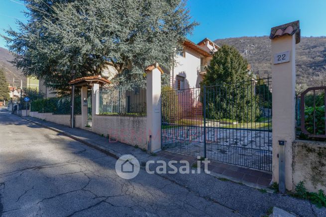 Casa indipendente in residenziale in Via Giovanni Ontini 24