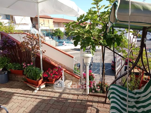 Appartamento in residenziale in Viale Raffaello 45