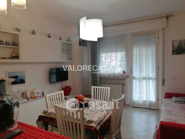 Appartamento in residenziale in Via Lunense