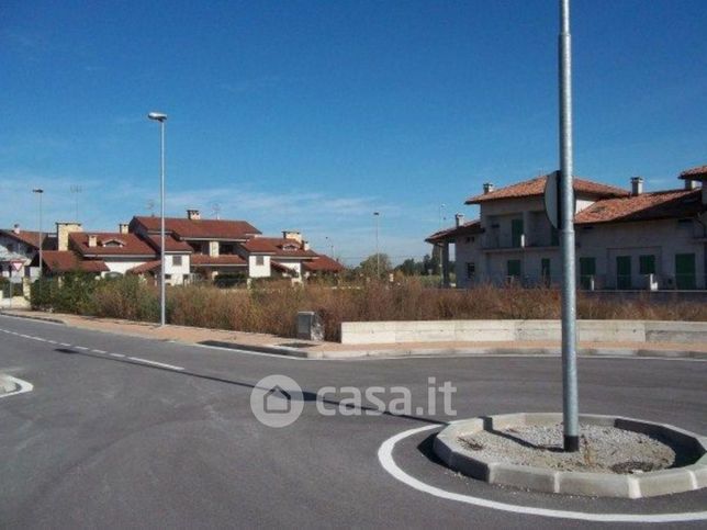 Terreno edificabile in residenziale in Via Madre Teresa Di Calcutta