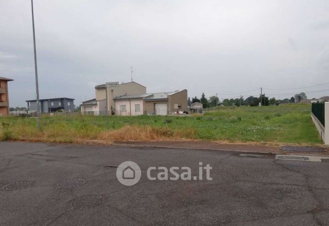 Terreno edificabile in residenziale in Via F. Coppi