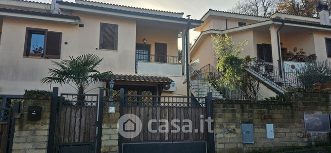 Casa bi/trifamiliare in residenziale in Via Solarussa